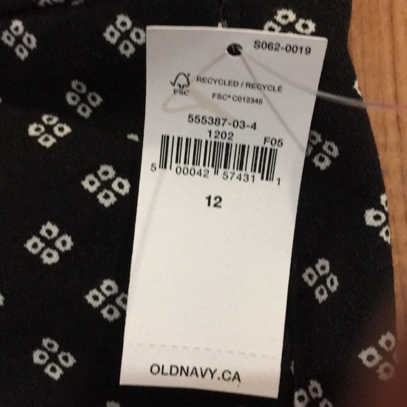 Old Navy, pixie, mid-rise, size 12. NWT - Picture 3 of 4